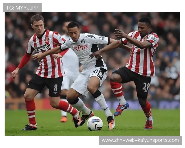 足球英超边路突破底线传中极具威胁——从边线到门前的致命连接